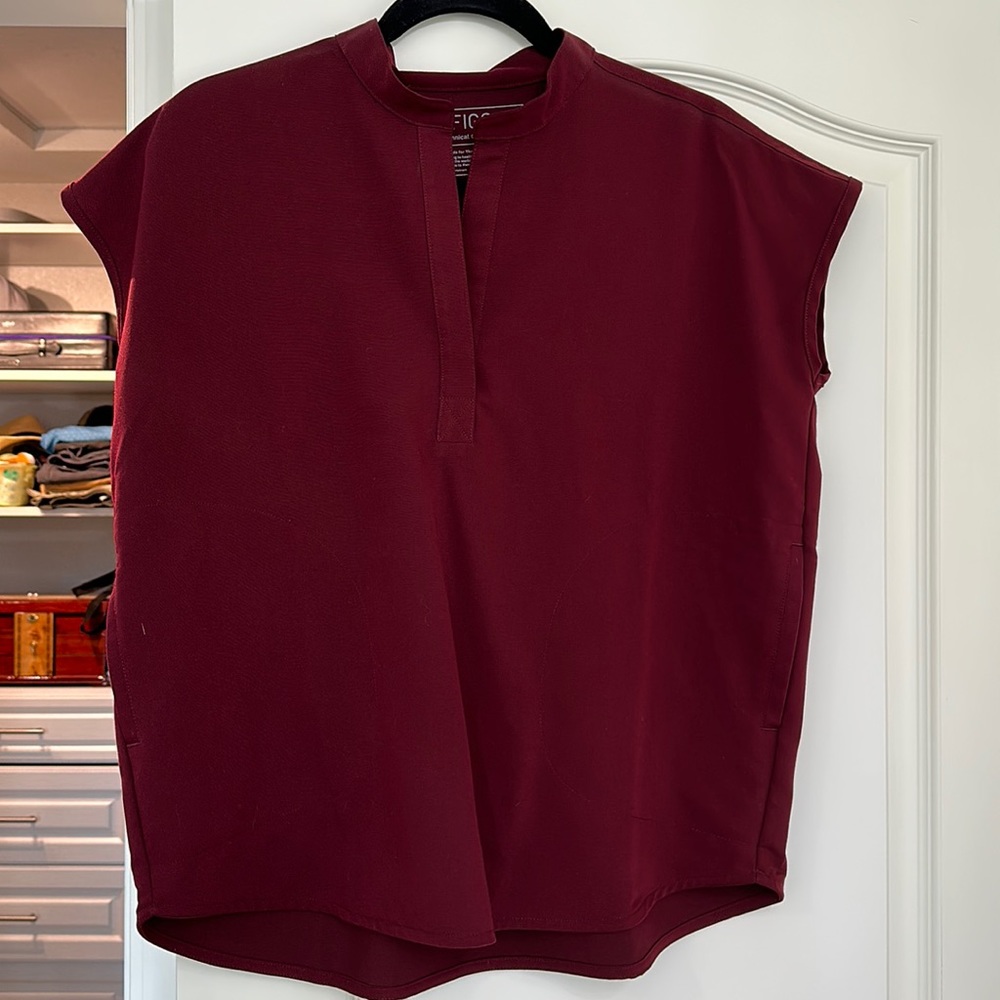 FIGS SCRUBS-dark maroon